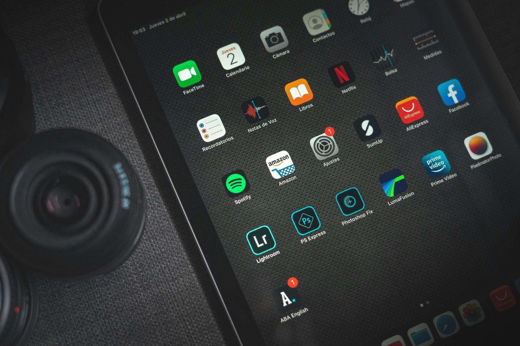 Mobile Tech - Photo by Salvador Godoy on Unsplash