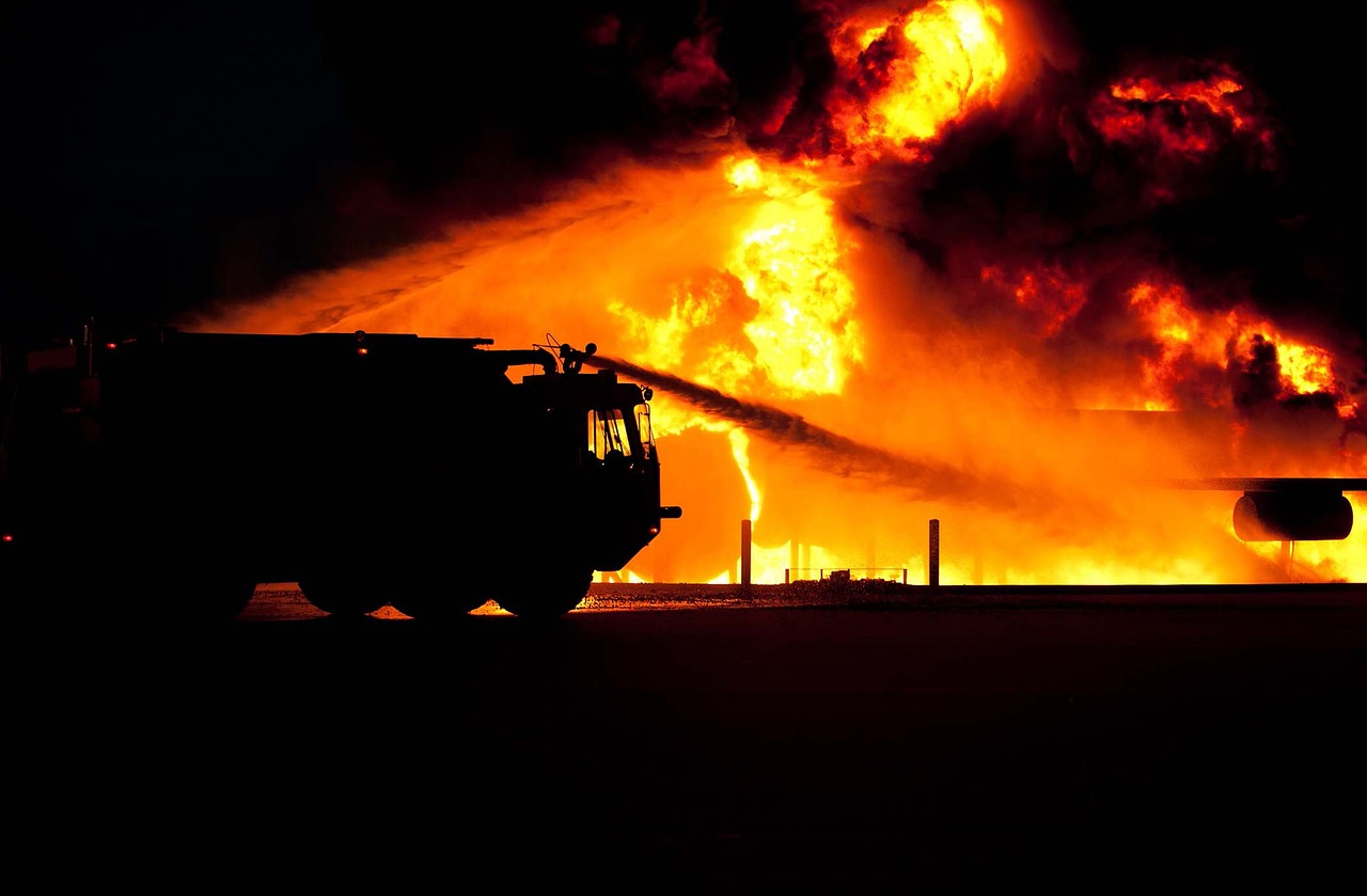 Factory Inferno: Fire Truck Battles Blaze