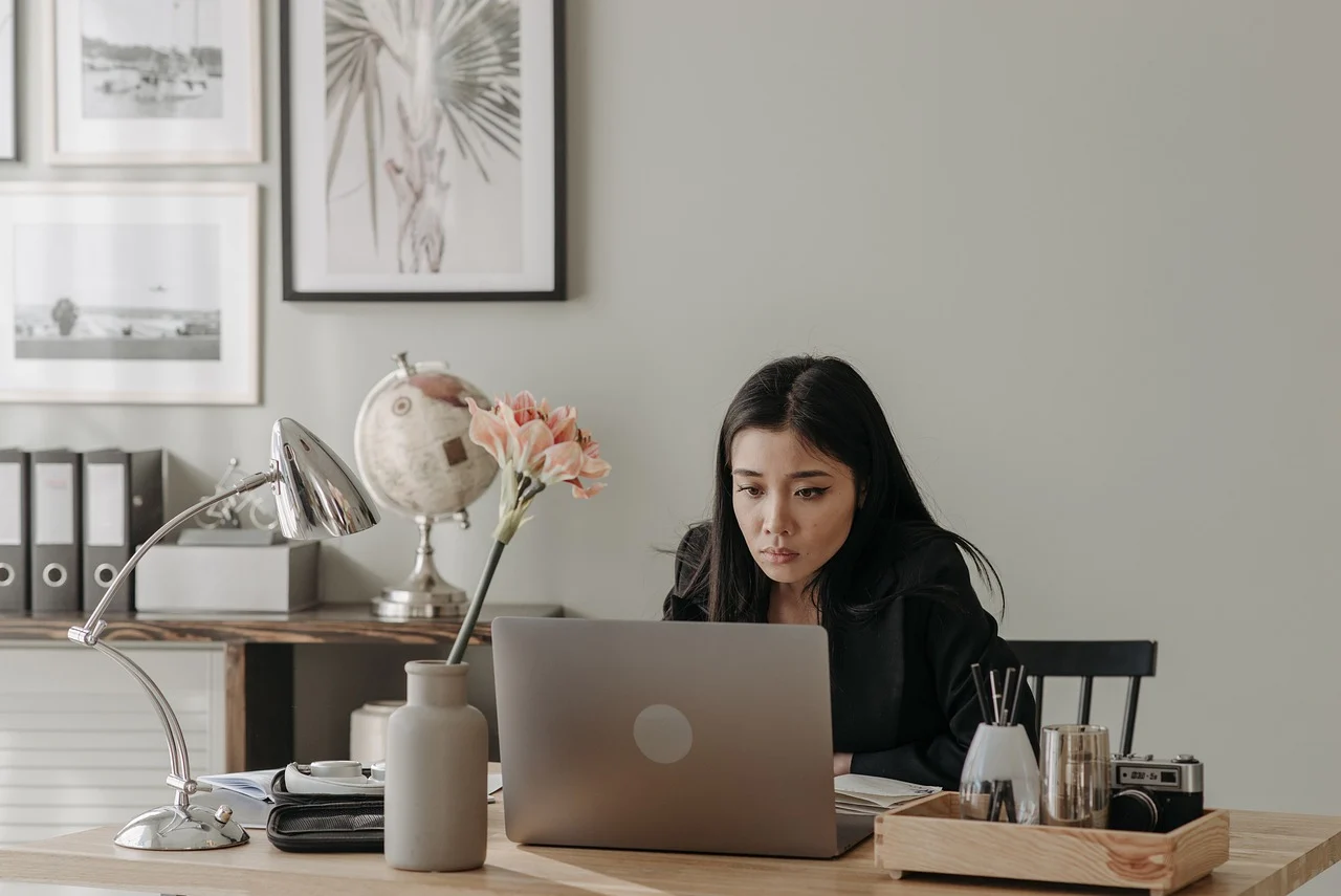Lawyer overlooked an online filing deadline, exposing the firm to potential liability. 
