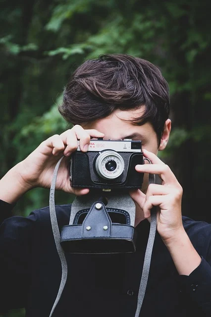 Up-close perspective: Photographer frames the moment.